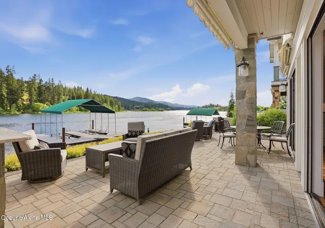 Homes for sale in Coeur D Alene, ID | 3852 W Shoreview Ln, Coeur D Alene, ID 83814 | MLS# 26-5285