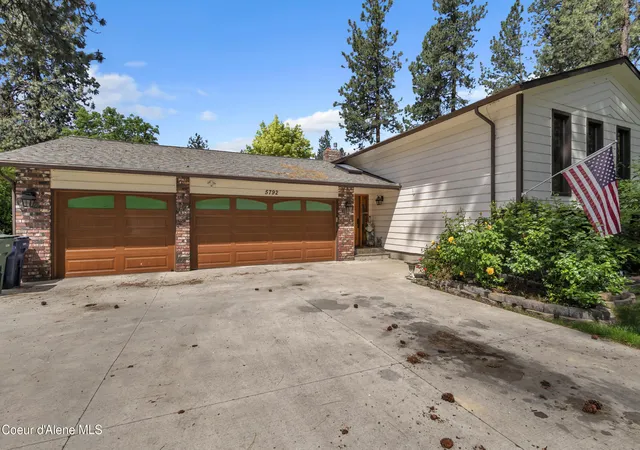 Photo 3 of Single family home for sale at 5792 N Parkwood Cir, Coeur D Alene, ID 83815 | MLS# 26-5872 | Listing updated on 2026-07-23