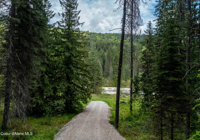Homes for sale in Sandpoint, ID | 10267 Upper Pack River Rd, Sandpoint, ID 83864 | MLS# 26-5448
