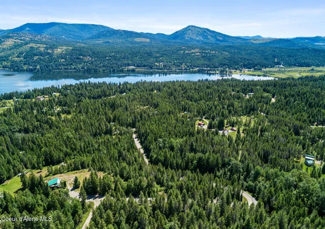 4th image of 306 Pinewood Ln, Cocolalla, ID 83813 | MLS# 26-5494
