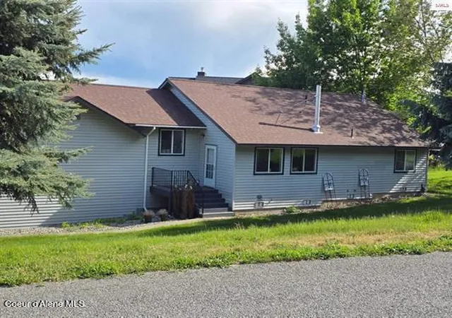 Homes for sale in Bonners Ferry, ID | 6894 Wild Rose Ln, Bonners Ferry, ID 83805 | MLS# 26-5654