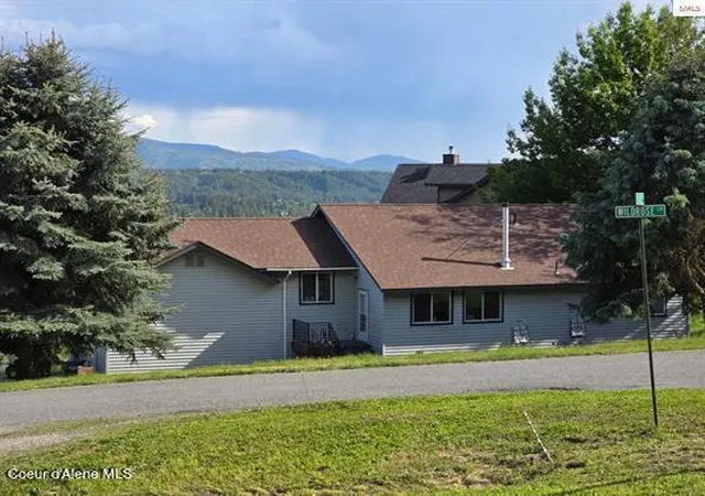 Homes for sale in Bonners Ferry, ID | 6894 Wild Rose Ln, Bonners Ferry, ID 83805 | MLS# 26-5654