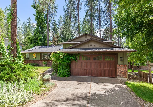 Homes for sale in Coeur D Alene, ID | 2916 E Harrison Ave, Coeur D Alene, ID 83814 | MLS# 26-6332