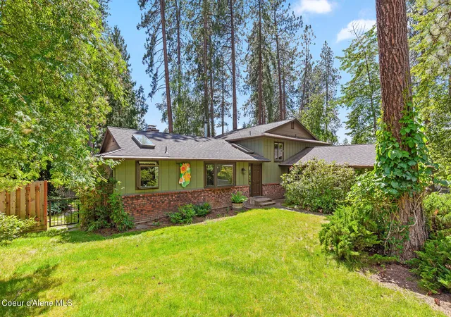 Homes for sale in Coeur D Alene, ID | 2916 E Harrison Ave, Coeur D Alene, ID 83814 | MLS# 26-6332