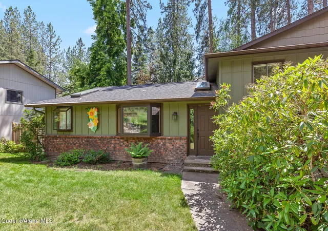 Homes for sale in Coeur D Alene, ID | 2916 E Harrison Ave, Coeur D Alene, ID 83814 | MLS# 26-6332