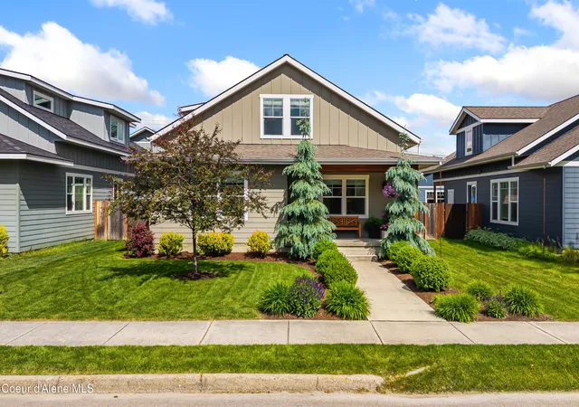 Photo 1 of Single family home for sale at 409 S Boyer Ave, Sandpoint, ID 83864 | MLS# 26-5834 | Listing updated on 2026-09-16