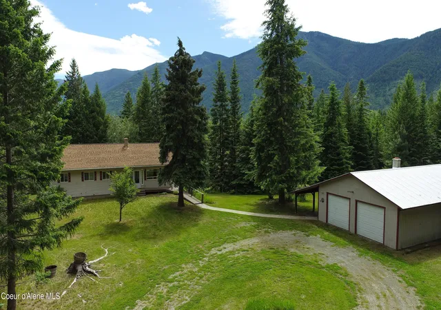Homes for sale in Bonners Ferry, ID | 3228 Kootenai Trail Rd, Bonners Ferry, ID 83805 | MLS# 26-5862