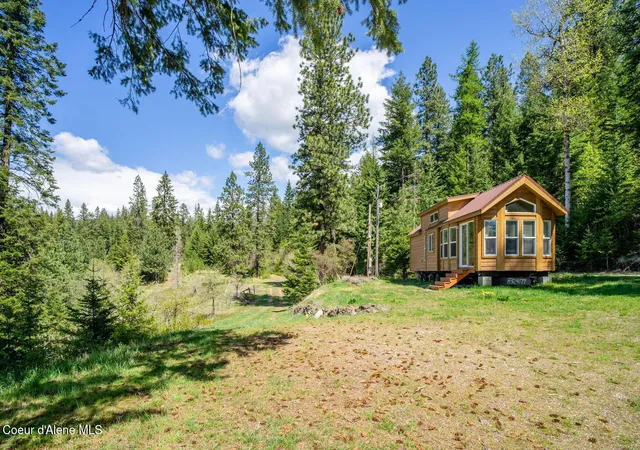 Homes for sale in Harrison, ID | 15040 S Bench Rd, Harrison, ID 83833 | MLS# 26-5941