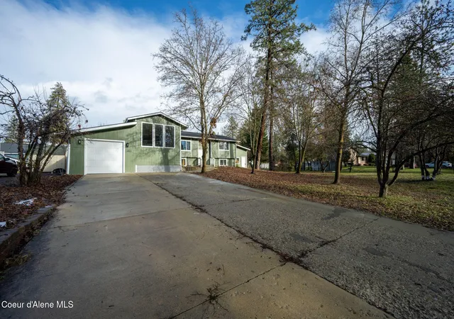 Photo 2 of Single family home for sale at 11448 W Meadowview Ln, Nine Mile, WA 99026 | MLS# 26-5902 | Listing updated on 2026-09-18