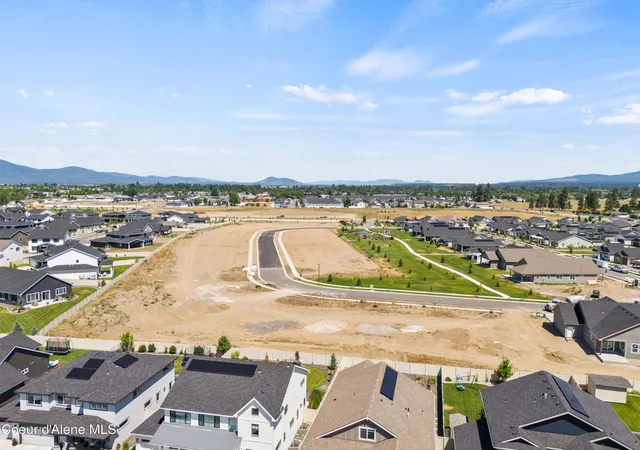 Photo 3 of Sale Pending at 7498 N Girard Cir, Coeur D Alene, ID 83815 | MLS# 26-5969 | Listing updated on 2026-06-11