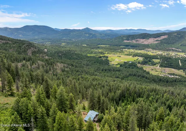 Photo 2 of Single family home for sale at 912 Otts Rd, Sagle, ID 83860 | MLS# 26-5942 | Listing updated on 2026-08-31