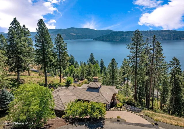 Photo 2 of Single family home for sale at 5574 W Onyx Cir, Coeur D Alene, ID 83814 | MLS# 26-6171 | Listing updated on 2026-06-16