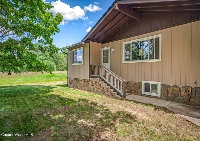 Homes for sale in Sandpoint, ID | 1495 Colburn Culver Rd, Sandpoint, ID 83864 | MLS# 26-6401