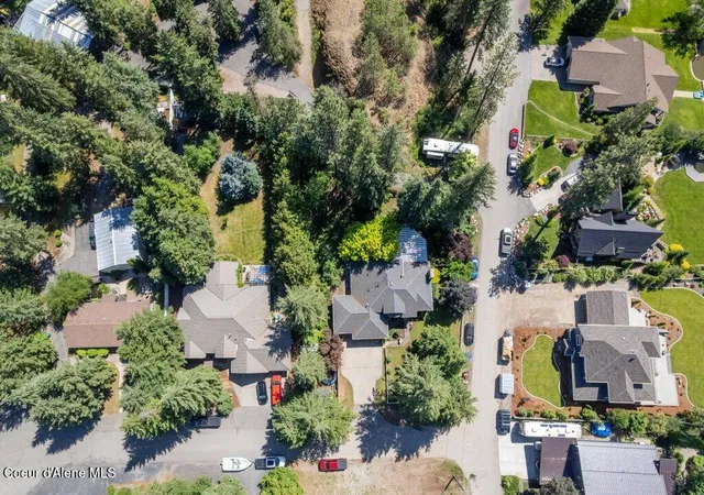 Photo 3 of Single family home for sale at 418 S Riviere Ct, Coeur D'alene, ID 83814 | MLS# 26-6418 | Listing updated on 2026-09-10