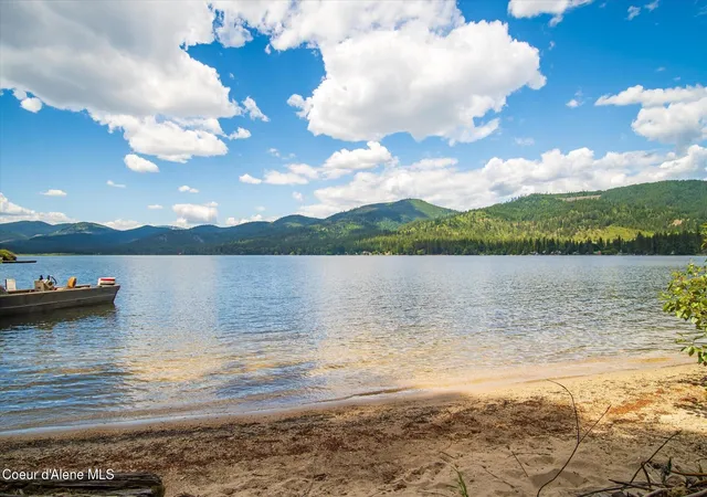 Homes for sale in Rathdrum, ID | 9598 S Upper Twins Lakes Shore, Rathdrum, ID 83858 | MLS# 26-6482