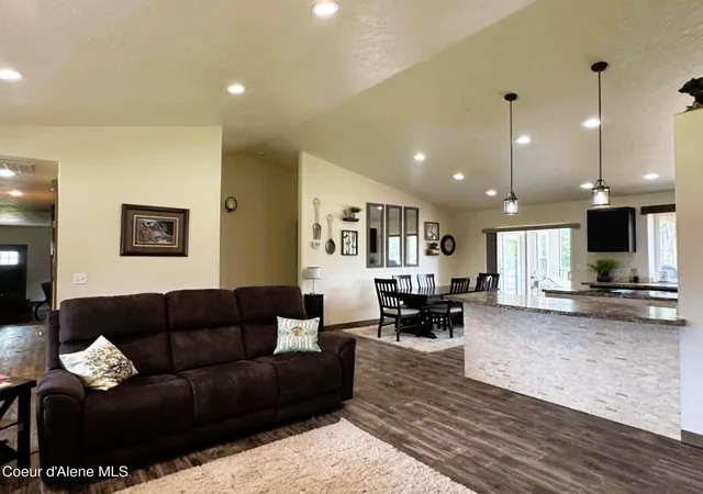 Photo 4 of Single family home for sale at 6637 E Little Joe Rd, Coeur D Alene, ID 83814 | MLS# 26-6549 | Listing updated on 2026-10-11