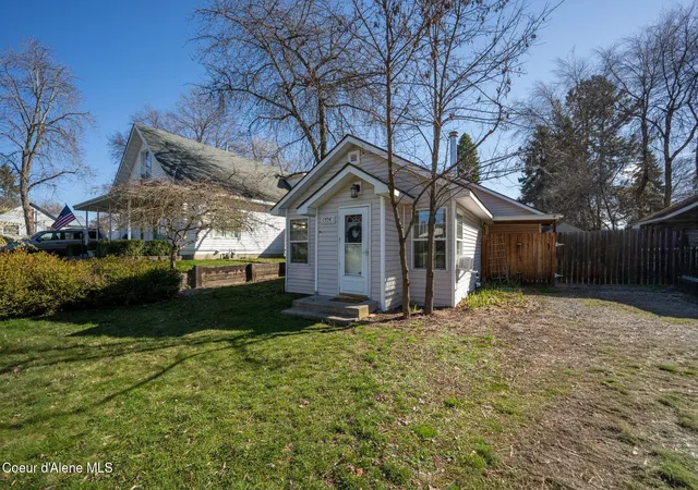 Homes for sale in Coeur D Alene, ID | 1514 N 6Th St, Coeur D Alene, ID 83814 | MLS# 26-6700