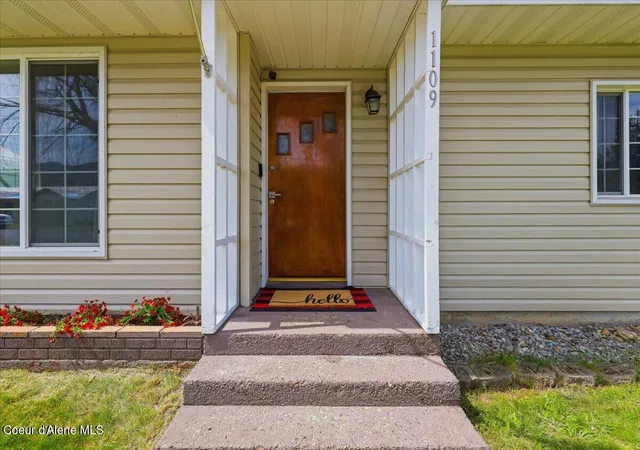 4th image of 1109 E Larch Ave, Osburn, ID 83849 | MLS# 26-6627