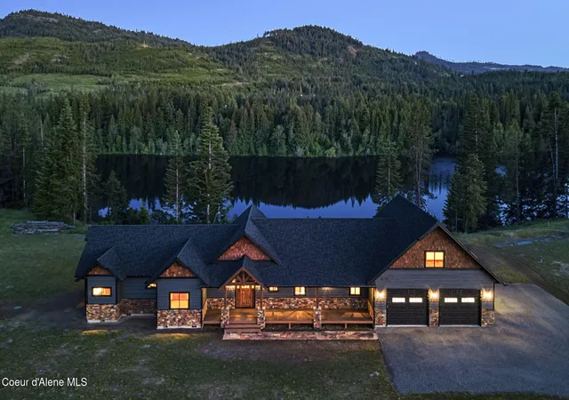 Photo 1 of Single family home for sale at 4450 Dufort Rd, Sagle, ID 83860 | MLS# 26-6647 | Listing updated on 2026-09-11
