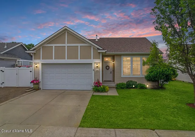 Homes for sale in Coeur D'alene, ID | 2560 W Elmwood Dr, Coeur D'alene, ID 83815 | MLS# 26-6678