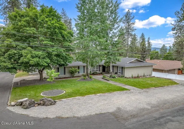 Photo 3 of Single family home for sale at 2852 E Harrison Ave, Coeur D'alene, ID 83814 | MLS# 26-6696 | Listing updated on 2026-09-21