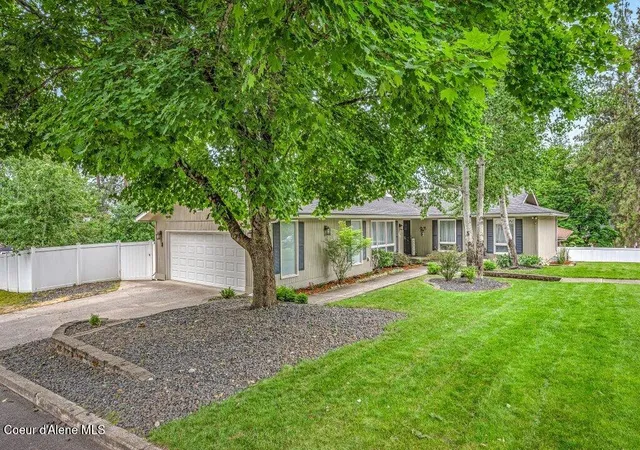 Photo 4 of Single family home for sale at 2852 E Harrison Ave, Coeur D'alene, ID 83814 | MLS# 26-6696 | Listing updated on 2026-09-21