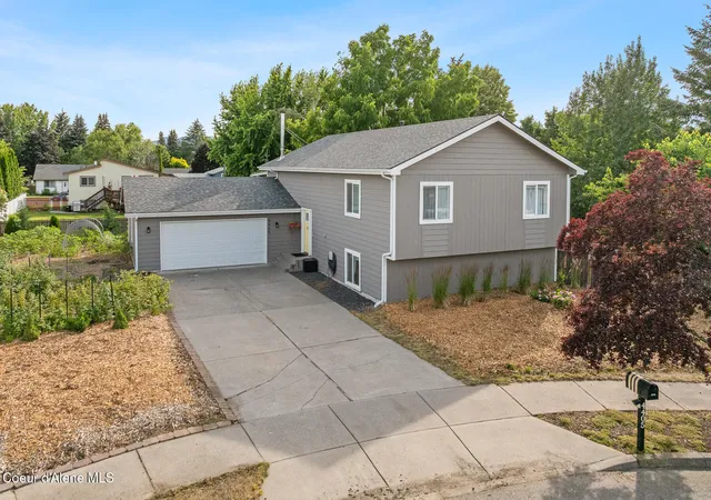 Homes for sale in Coeur D Alene, ID | 4405 N Sherlock Ct, Coeur D Alene, ID 83815 | MLS# 26-6928