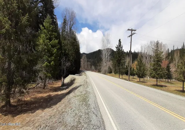 Homes for sale in Kingston, ID | 11328 Coeur D'alene River Rd, Kingston, ID 83839 | MLS# 26-6758