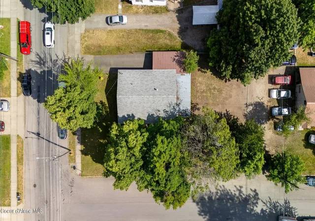 Photo 2 of Single family home for sale at 905 E Walnut Ave, Coeur D Alene, ID 83814 | MLS# 26-6934 | Listing updated on 2026-07-30
