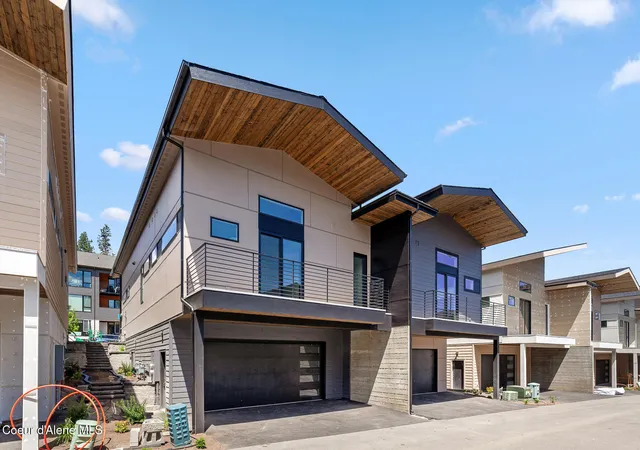 Homes for sale in Coeur D Alene, ID | 3167 N Veneer Rd, Coeur D Alene, ID 83814 | MLS# 26-6966