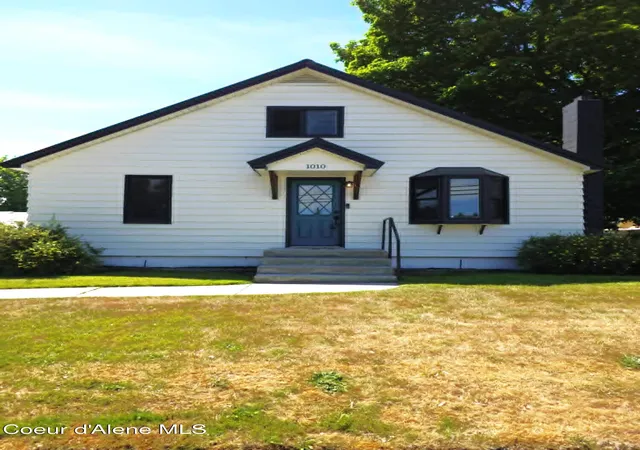 Homes for sale in Coeur D Alene, ID | 1010 E Harrison Ave, Coeur D Alene, ID 83814 | MLS# 26-6983