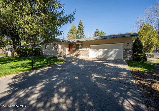 Photo 3 of Single family home for sale at 4006 N Moccasin Rd, Coeur D Alene, ID 83815 | MLS# 26-7027 | Listing updated on 2026-08-04