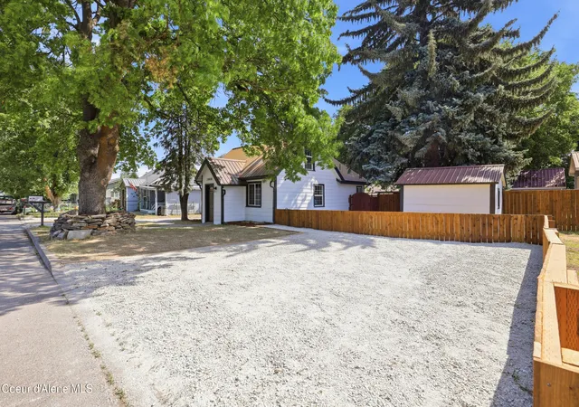Homes for sale in Coeur D Alene, ID | 2808 N 11Th St, Coeur D Alene, ID 83815 | MLS# 26-7110