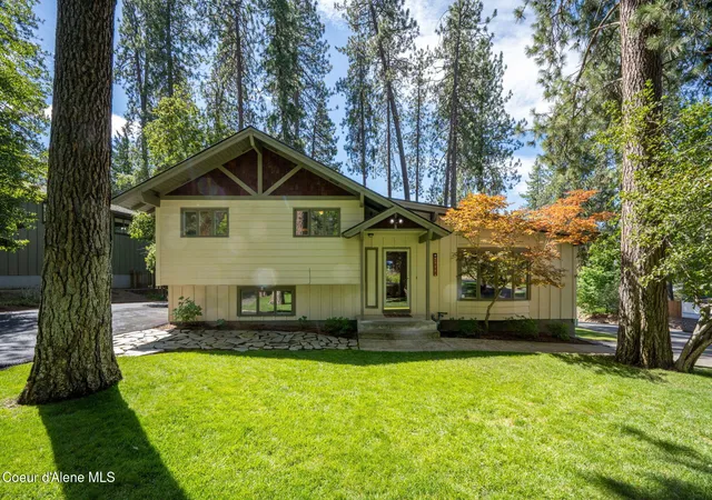 Single family home for sale at 2886 E Harrison Ave, Coeur d'Alene, ID 83814 | MLS# 26-7163
