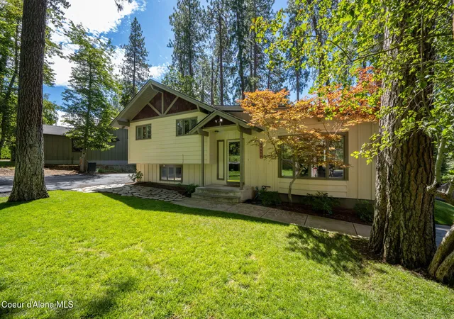 Photo 2 of Single family home for sale at 2886 E Harrison Ave, Coeur D'alene, ID 83814 | MLS# 26-7163 | Listing updated on 2026-09-21