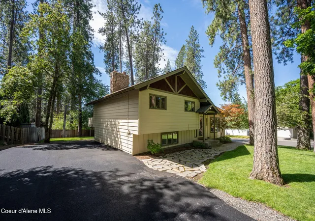 Photo 3 of Single family home for sale at 2886 E Harrison Ave, Coeur D'alene, ID 83814 | MLS# 26-7163 | Listing updated on 2026-09-21