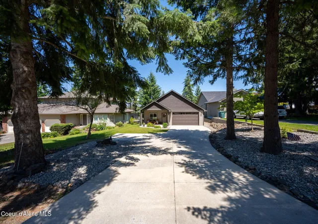 Homes for sale in Hayden, ID | 1427 E Loch Haven Dr, Hayden, ID 83835 | MLS# 26-7138