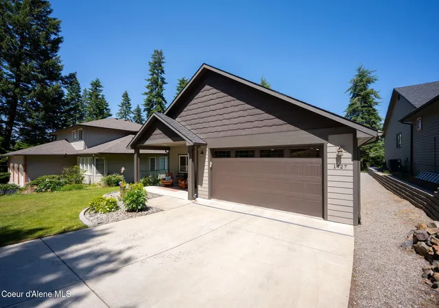 Homes for sale in Hayden, ID | 1427 E Loch Haven Dr, Hayden, ID 83835 | MLS# 26-7138