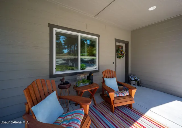 Homes for sale in Hayden, ID | 1427 E Loch Haven Dr, Hayden, ID 83835 | MLS# 26-7138