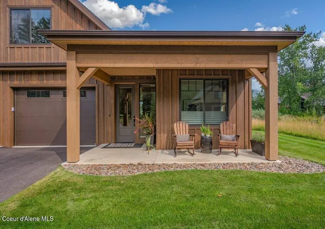 Homes for sale in Sandpoint, ID | 107 Oxbow Rd, Sandpoint, ID 83864 | MLS# 26-7121