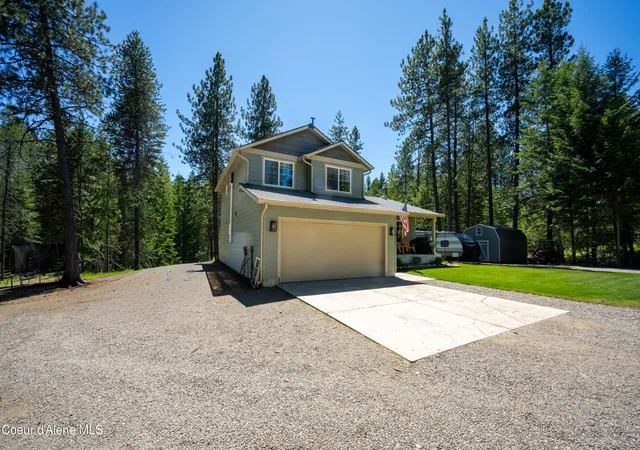 Photo 3 of Single family home for sale at 32127 N Hayden Dr, Spirit Lake, ID 83869 | MLS# 26-7198 | Listing updated on 2026-09-25