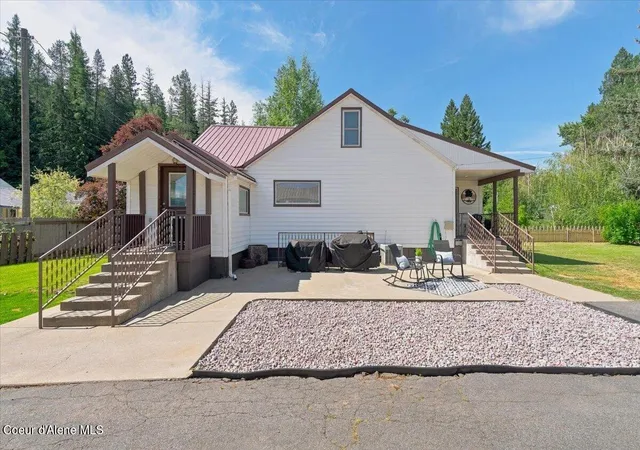 Homes for sale in Pinehurst, ID | 905 S Division St, Pinehurst, ID 83850 | MLS# 26-7234