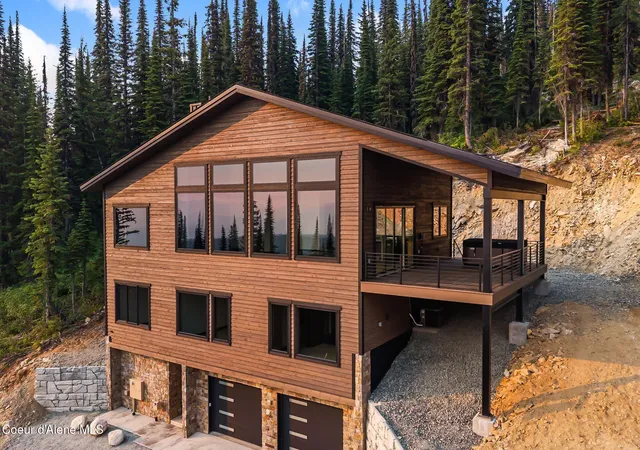 Photo 2 of Single family home for sale at 723 Tall Timber Rd, Sandpoint, ID 83864 | MLS# 26-7385 | Listing updated on 2026-08-27