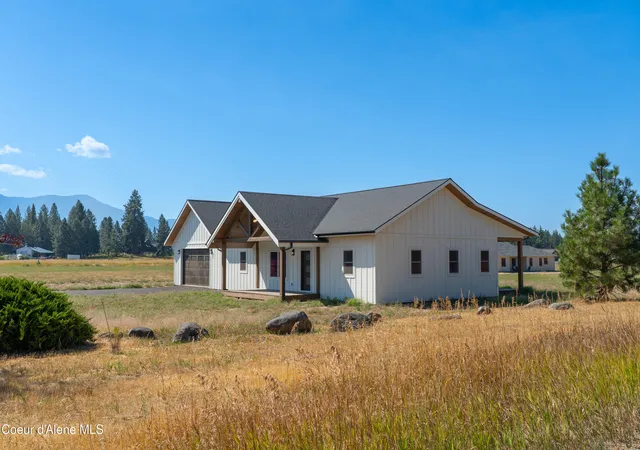 Single family home for sale at 24 Beulah Pl, Moyie Springs, ID 83845 | MLS# 26-8244