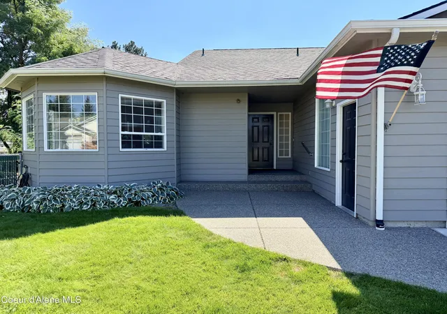 Photo 3 of Single family home for sale at 1020 W Woodlawn Dr, Hayden, ID 83835 | MLS# 26-8737 | Listing updated on 2026-09-14