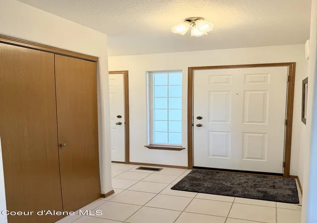 Photo 3 of Single family home for sale at 1020 W Woodlawn Dr, Hayden, ID 83835 | MLS# 26-8737 | Listing updated on 2026-09-14