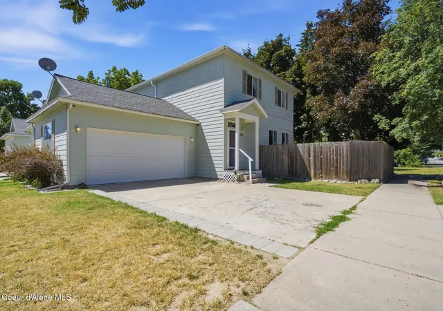 Photo 3 of Sale Pending at 1201 Spruce St, Sandpoint, ID 83864 | MLS# 26-8728 | Listing updated on 2026-09-16