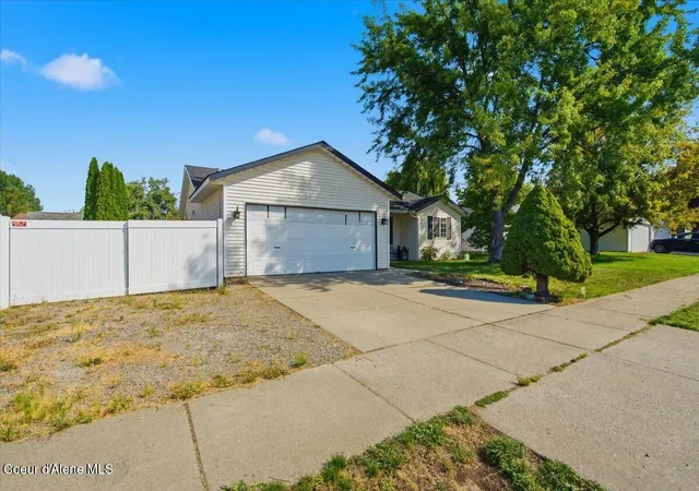 Photo 2 of Sale Pending at 1371 W Heron Ave, Hayden, ID 83835 | MLS# 26-8840 | Listing updated on 2026-08-30