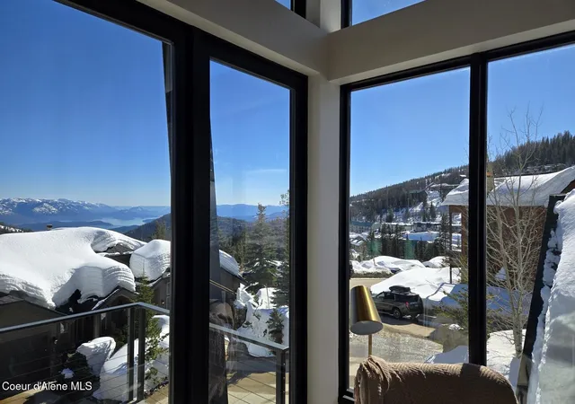 Photo 2 of Townhouse for sale at 28 The Glades, Sandpoint, ID 83864 | MLS# 26-8889 | Listing updated on 2026-08-29