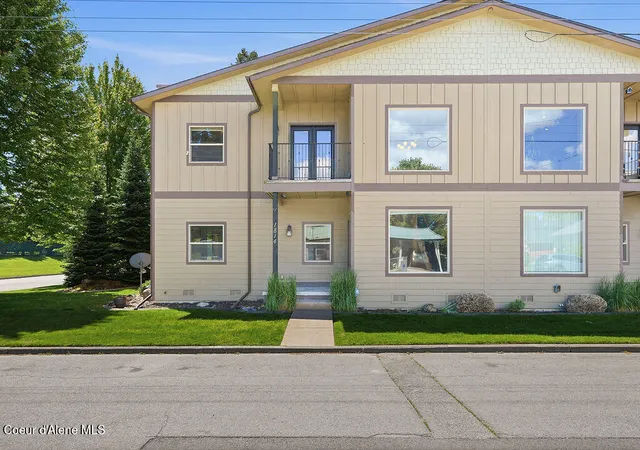 Photo 2 of Townhouse for sale at 1814 E Young Ave, Coeur D'alene, ID 83814 | MLS# 26-8768 | Listing updated on 2026-09-15